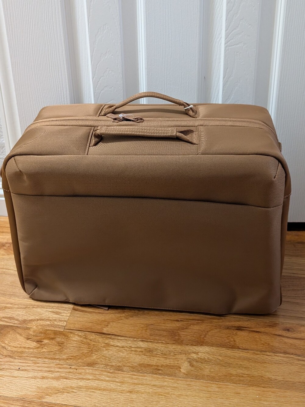 NEW Beis The Ultimate Travel Duffle in Camel Brown Luggage NWT - Picture 2 of 5